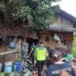 Anggota Kepolisian dari Sektor Kotabaru Jambi Mendatangi Rumah Korban. FOTO : Dhea.