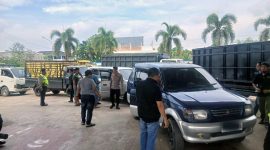 Polsek Kotabaru Tertibkan Dugaan Pelangsiran BBM Solar di SPBU Pall 7, Kendaraan Barcode Tanpa STNK Diamankan. FOTO : Viryzha/LT