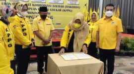 Pengukuhan Ketua Kesatuan Perempuan Partai Golkar Provinsi Jambi Periode 2020-2024 oleh Ketua Umum PP KPPG Airin Rachmi Diany, Kamis (20/01/22). FOTO : DPD I P Golkar Jambi