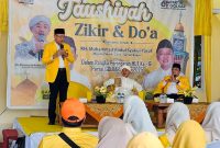 Ribuan Warga Banjiri Kantor Golkar Jambi pada Puncak HUT ke-61, Ustadz Syukur Pimpin Doa dan Zikir. FOTO : HMS