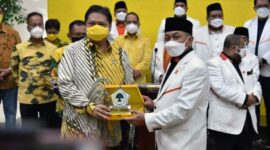 Pertemuan Ketum Golkar Airlangga Hartarto dengan Presiden PKS Ahmad Syaiku. FOTO : Situs Golkar/Net/Lt}