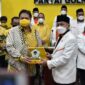 Pertemuan Ketum Golkar Airlangga Hartarto dengan Presiden PKS Ahmad Syaiku. FOTO : Situs Golkar/Net/Lt}