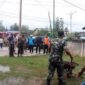 Dandim 0419/Tanjab Tinjau Gotong Royong di Kampung Kerukunan Umat Beragama. FOTO : Penrem