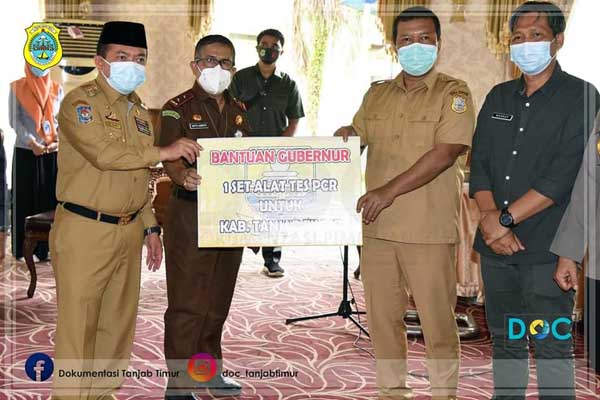 Gubernur Jambi Serahkan Bantuan Alat PCR ke Kabupaten Tanjab Timur, Senin (30/8/21)