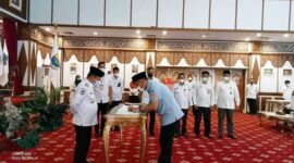 Penandatangan MoU antara Baznas Provinsi Jambi dengan Bank Jambi, Instansi Vertikal dan OPD Provinsi Jambi di Auditorium Rumah Dinas Gubernur Jambi, Rabu (12/01/22). FOTO : Va/Kominfo