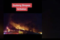 Tangkapan layar dari video gudang Shopee yang terbakar. (Sumber: Kompas.com)