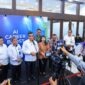 Menteri Ketenagakerjaan Yassierli memberikan keterangan pers didampingi perwakilan GreatNusa dan Microsoft Indonesia saat membuka acara AI Career Boost Day di Jakarta. (FOTO : Dok. Biro Humas Kemnaker)
