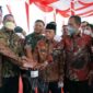 Gubernur Jambi Dr. Al Haris didampingi Forkopimda membunyikan serine sebagai tanda dimulainya Ground Breaking Pembangunan Jalan Khusus Batubara di Desa Sakean Kec. Kumpeh Ulu Kabupaten Muaro Jambi, Kamis (1/9/22). FOTO : Istimewa