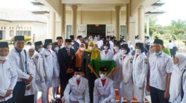 Bupati Muaro Jambi Hj. Masnah Busro Saat Hadiri Upacara Peringatan Hari Amal Bhakti Kementrian Agama di Kantor Kemenag Muaro Jambi, Senin (3/1/22). FOTO : Noval