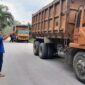 FOTO : Hairan Disaat Turun Melihat Langsung ke lokasi di Desa Tanjung Bojo, tepatnya jalan Lintas Lubuk Bernai, Jum'at siang (26/04/21).
