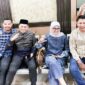 Paslon Hairan-Amin dan Paslon Cici Halimah-Muklis Bersiap untuk Jalani Pemeriksaan Kesehatan di RS Bhayangkara Polda Jambi didampingi Tim Pemenangan. FOTO : Tim MC-HA