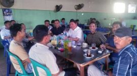 Riano dan Hairan bersama para Kader Partai NasDem Ngopi bersama, Rabu (26/7/23). FOTO : Ist