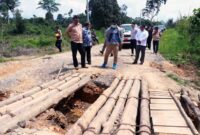 Wabup Hairan Tinjau Infrastruktur Tiga Desa di Kecamatan Renah Mendaluh, Jumat (28/1/22). FOTO : Prokopim
