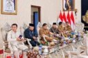 Ketua DPRD Kabupaten Tanjung Jabung Barat, Hamdani, S.E., menghadiri kegiatan Sinergitas Program Pemberian Keringanan Pokok dan Sanksi Administratif Pajak Kendaraan Bermotor (PKB) Tahun 2026 di Auditorium Rumah Dinas Gubernur Jambi, Senin (14/9/2026). (Foto : Dok. Hamdani/Istimewa)