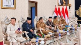 Ketua DPRD Kabupaten Tanjung Jabung Barat, Hamdani, S.E., menghadiri kegiatan Sinergitas Program Pemberian Keringanan Pokok dan Sanksi Administratif Pajak Kendaraan Bermotor (PKB) Tahun 2026 di Auditorium Rumah Dinas Gubernur Jambi, Senin (14/9/2026). (Foto : Dok. Hamdani/Istimewa)