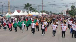 Wabup Hairan Senam Bersama Masyarakat Peringatan Haornas ke-40 dan HUT TNI ke-78 di Alun-Alun Kota Kuala Tungkal, Minggu (24/9/23). FOTO : Istimewa