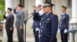 Bupati Tanjung Jabung Barat H Anwar Sadat menjadi inspektur upacara Hari Perhubungan Nasional 2022, Senin (19/9/22). FOTO : Humas