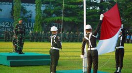 Kasrem 042/Gapu Kolonel Inf Ali Aminudin Pimpin Upacara Hari Kebangkitan Nasional (Harkitnas) ke-115 Tahun 2023. Di lapangan upacara Makorem 042/Gapu, Senin (22/5/23). FOTO : Penrem042