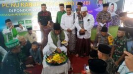 Gus Muwafiq Saat Hadir Acara Peringatan Harlah NU ke 96 DPC NU Kabupaten Muaro Jambi di Pesantren Riyadhul Amien di Desa Danau Lamo, Kec. Maro Sebo, Rabu (09/2/22). FOTO : Noval