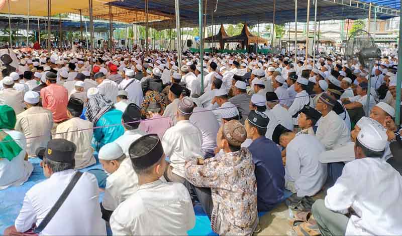 FOTO : Begini Ramai dan Padatnya Jamaah pada Peringatan Haul Syekh Abdul Qodir Al-Jailani, Syekh Mohammad Nawawi berjan, Syekh Muhammad Ali Bin Syekh Abdul Wahab di Pondok Pesantren Al-Baqiatush Sholihat pada, Minggu (08/12/19) lalu.