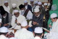 Bupati Tanjab Barat H. Anwar Sadat Saat Hadiri Peringatan Haul Abdul Qodir Jailani di Pondok Pesantren Al Baqiatush Shalihat Kuala Tungkal, Senin (15/11/21).