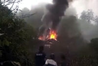 Helikopter Milik TNI AD Jatuh dan Terbakar di Kebun TehKemudian Terbakar. [FOTO : Tangkapan Layar]