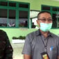 Public Affair Manager PT. LPPPI H. Hermawan DBS, SH, MH saat menyerahkan bantuan 5.000 Masker dari PT LPPPI dan WKS di Kodim 0419/Tanjab, Selasa (16/06/20).