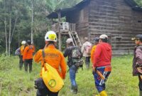 HARI KE-2 : Tim Basarnas dari Pos SAR Kerinci Melakukan Pencarian Dua Warga Semurup yang Diduga Hilang di Hutan Desa Masgo Saat Mencari Kayu Bakar. [FOTO : Humas Basarnas Jambi]