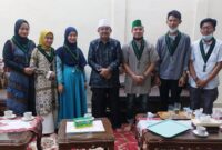 FOTO : Pengurus Himpunan Mahasiswa Islam (HMI) Cabang Tanjung Jabung Barat, Bersilaturahmi dengan Bupati Tanjung Jabung Barat H. Anwar Sadat di Rumah Jabatan Bupati, Minggu (28/02/21).