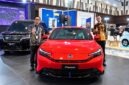 Main Dealer Honda Semarang Center berfoto bersama lini unggulan bermesin masa depan pada pembukaan ajang GIIAS Semarang 2026 di Muladi Dome. (FOTO : Dok. Honda Semarang Center)