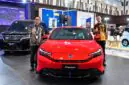 Main Dealer Honda Semarang Center berfoto bersama lini unggulan bermesin masa depan pada pembukaan ajang GIIAS Semarang 2026 di Muladi Dome. (FOTO : Dok. Honda Semarang Center)