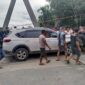 Mobil Honda BRV Tabkar Pengendara Honda PCX di Jembatan Jalan Lintas Timur Sumatera, KM 111 Kel. Rantau Badak, Kec. Muaro Papalik, Kabupaten Tanjung Jabung Barat. FOTO : Res TJB