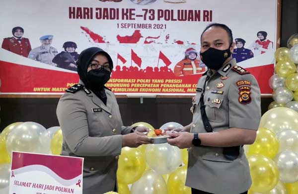 Acara Syukuran dan Pemotongan Tumpeng Memeperingati hari jadinya ke-73, Polwan (Polisi Wanita) Polres Tanjung Jabung Barat, Rabu (01/09/21). FOTO : HUMASRES