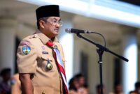 Bupati H. Anwar Sadat menjadi Inspektur Upacara HUT Pramuka ke 61 Tingkat Kwartir Cabang Gerakan Pramuka Tanjung Jabung Barat Tahun 2022, Senin (26/9/22). FOTO : DOKPIM