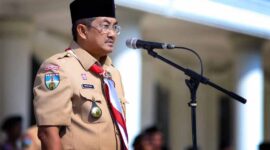 Bupati H. Anwar Sadat menjadi Inspektur Upacara HUT Pramuka ke 61 Tingkat Kwartir Cabang Gerakan Pramuka Tanjung Jabung Barat Tahun 2022, Senin (26/9/22). FOTO : DOKPIM