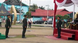 Upacara peringatan HUT TNI ke-77 Tahun 2022 di Alun - Alun Kota Kuala Tungkal dipimpin langsung Dandim 0419/Tanjab Letkol Kav Muslim Rahim Tompo, SH., M. Si, Rabu (5/10/22). FOTO : Pentjb