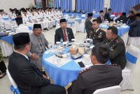 Ketua DPRD Hamdani, SE Saat Hadiri Pengukuhan Paskibraka Tanjab Barat Tahun 2025. FOTO : HMS