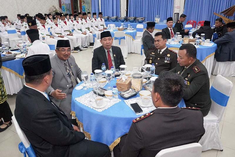 Ketua DPRD Hamdani, SE Saat Hadiri Pengukuhan Paskibraka Tanjab Barat Tahun 2025. FOTO : HMS