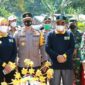 FOTO :  Bupati Tanjung Jabung Barat H Anwar Sadat, M.Ag saat mendampingi Pj Gubernur Jambi pada Peringatan Hari Air Sedunia Ke-29 Di Desa Suban Kecamatan Batang Asam, Senin (05/04/21)