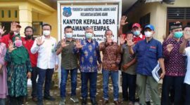 FOTO : Anggota Komisi I DPR RI Hasbi Anshori bersama Staf Kementerian KLHK melakukan kunjungan kerja ke Kecamatan Batang Asam Kabupaten Tanjab Barat, Kamis (08/04/21)