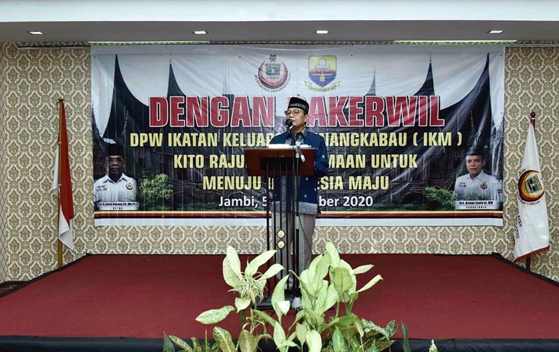 FOTO : Fachrori saat Membuka Rapat Kerja Wilayah Dewan Pimpinan Wilayah Ikatan Keluarga Minangkabau (Rakerwil DPW IKM) Provinsi Jambi Tahun 2020 di Hotel Shang Ratu, Jambi, Sabtu (05/09/20).  