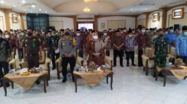 Pernayataan dan Penandatanganan Ikrar Pilkades Damai seluruh Calon Kepala Desa di Aula Kantor Bupati Muaro Jambi, Kamis (17/03/22).