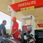 Ilustrasi Pengisian BBM Jenis Pertalite di SPBU. [SUMBER : VIVIA]