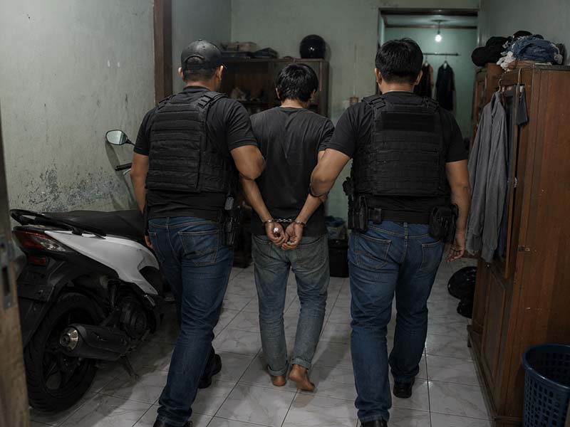  Tim Opsnal Satreskrim Polres Tanjab Barat berhasil meringkus tersangka MS (22) di sebuah rumah kontrakan Jalan Bengkinang beserta barang bukti kerangka motor yang telah dipreteli. (FOTO : Dok. Istimewa/Ilustrasi)
