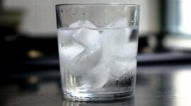 Air Dingin ES di Dalam Gelas. FOTO : Ist