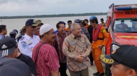 FOTO : Bupati Saat Berada Dipelabuhan Sebelum Memasuki Speed Bood