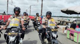 FOTO : Kapolres Tanjab Barat AKBP Guntur Saputro, SIK, MH Menggunakan Sepeda Motor Melakukan Patroli dialogis dengan Sasaran Obyek Vital seperti Bank dan Pelabuhan, Kamis (30/01/20)