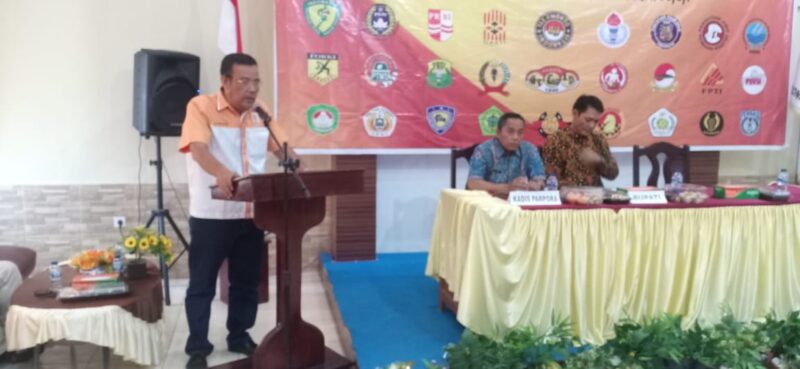 FOTO : AlSyarifuddin, SE saat Pembukaan Musyawarah Olahraga Kabupaten (Musorkab) KONI Tanjab Barat Tahun 2020 di Hotel Masa Kini Kuala Tungkal, Kamis (06/02/20).