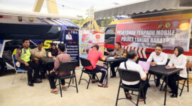 FOTO : Dokumentasi Kegiatan Sosialisasi Publik dan Pelayanan Masyarakat SPKT Polres Tanjab Barat di di Alun-alun Kota Kuala Tungkal, Sabtu (15/02/20).