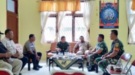 FOTO : Camat Tebing Tinggi M. Ardiansyah SE bersama Dandim 0419/Tanjab Letkol Inf Erwan Susanto, S.IP di Kantor Kecamatan Tebing Tinggi, Selasa (18/02/20)